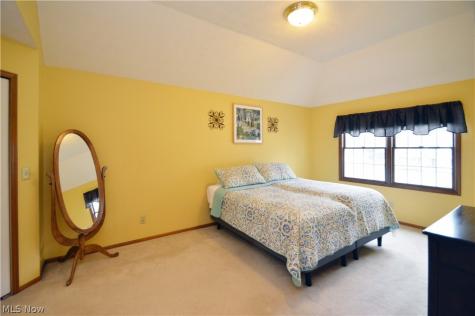 6829 S Camelot Drive Mentor OH 44060