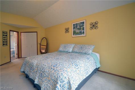 6829 S Camelot Drive Mentor OH 44060