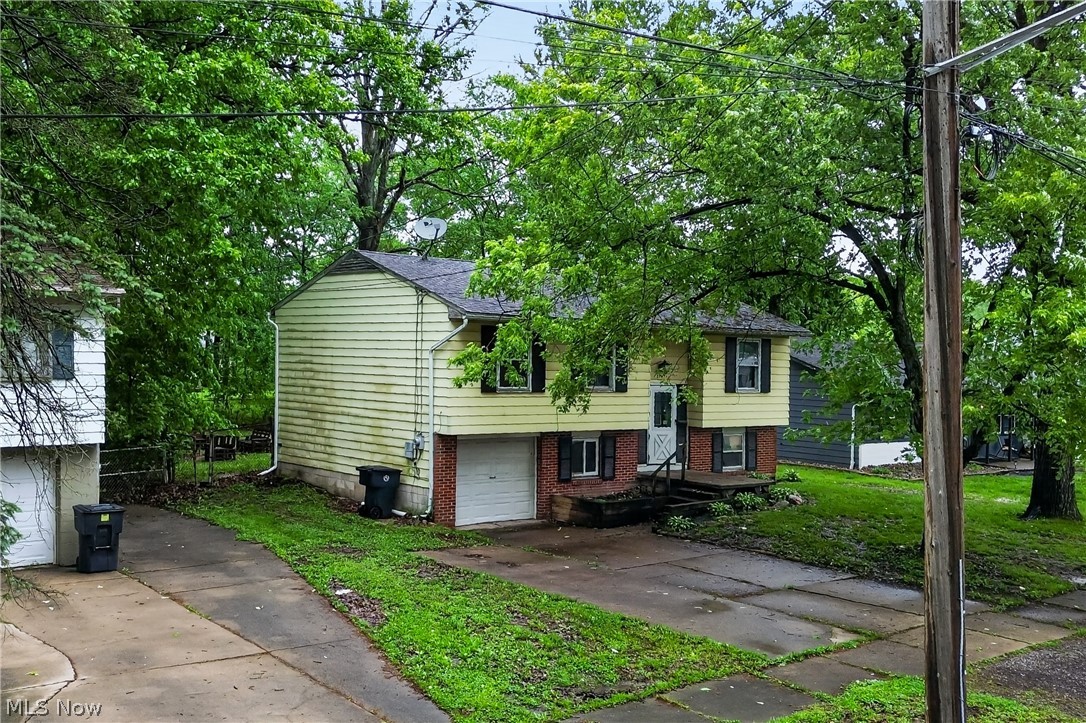 2964 Williamsburg Street NW Warren OH 44485