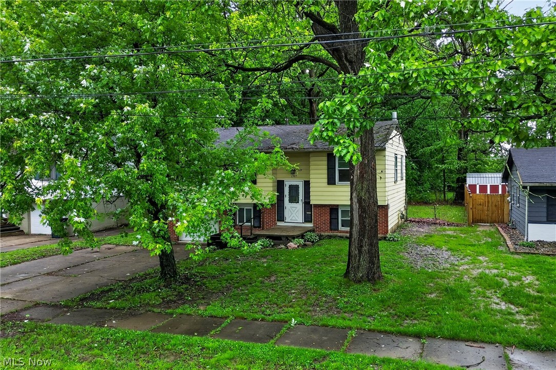 2964 Williamsburg Street NW Warren OH 44485