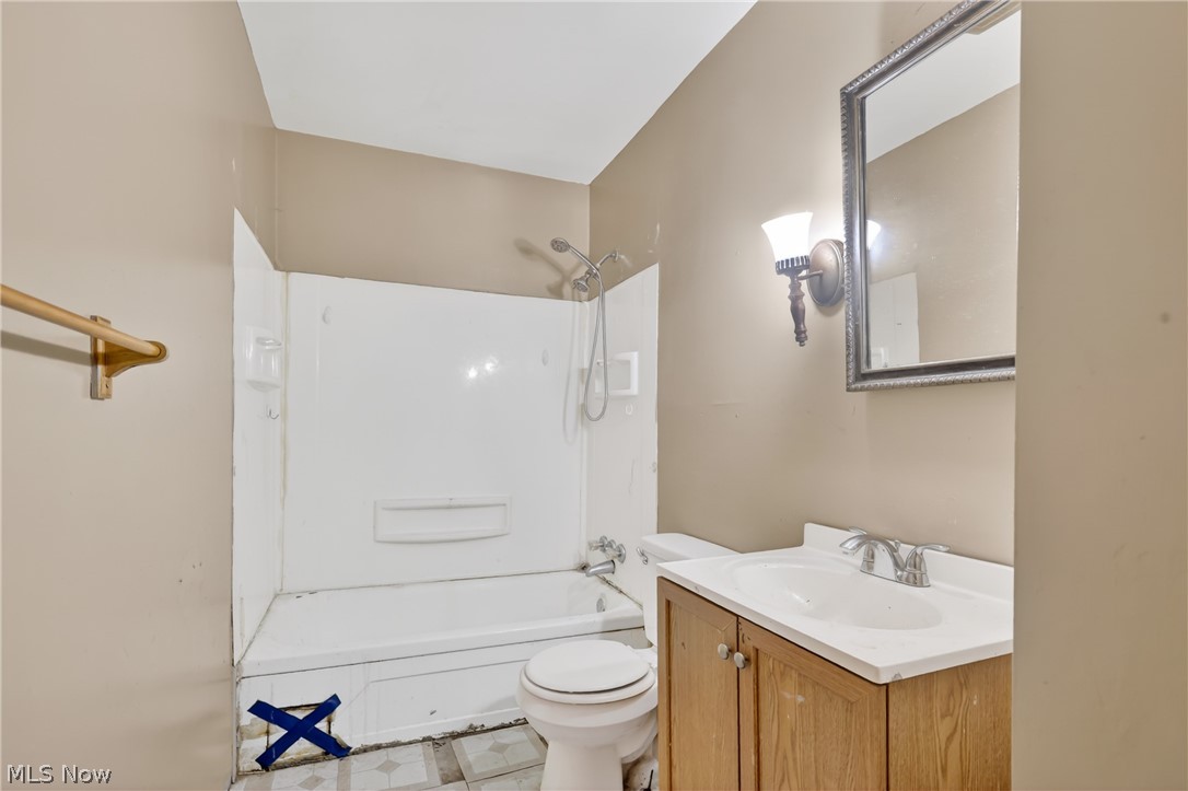 2964 Williamsburg Street NW Warren OH 44485