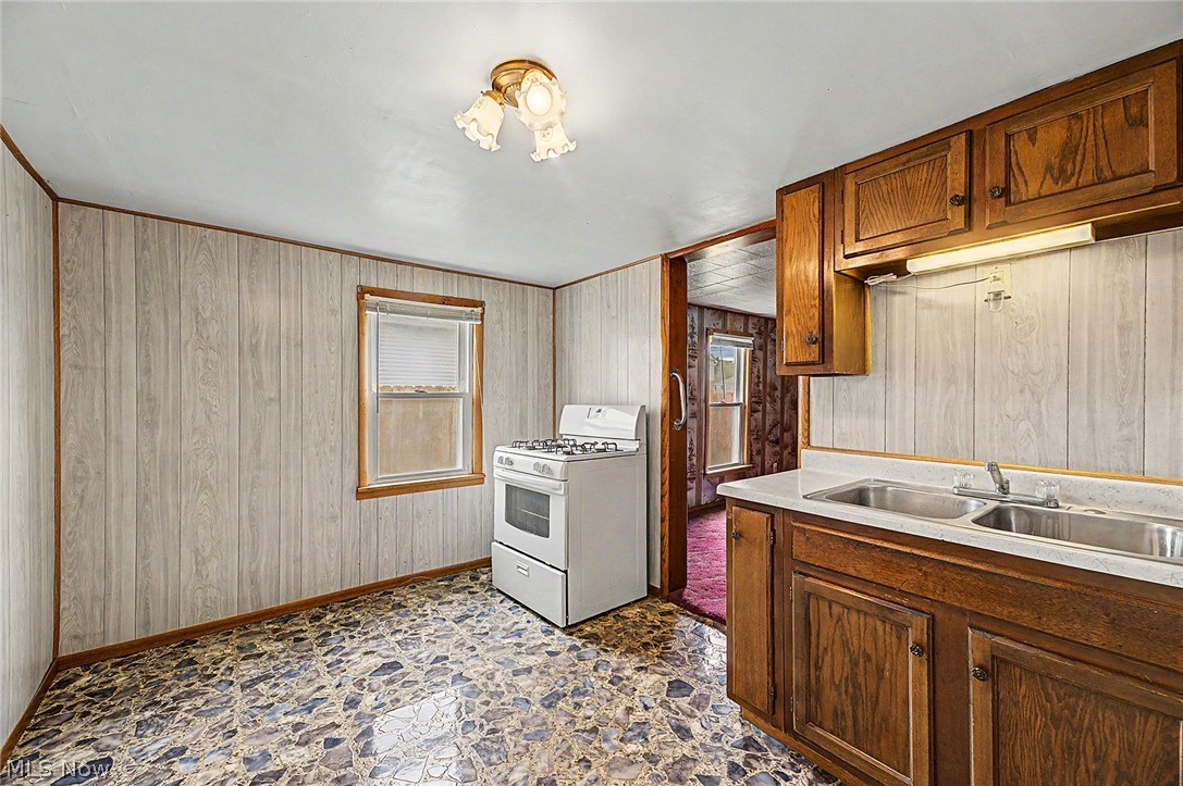 671 Stevenson Avenue Akron OH 44312