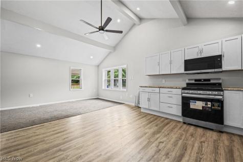 5519 N Freedom Street Ravenna OH 44266