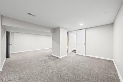 5519 N Freedom Street Ravenna OH 44266
