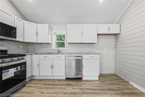 5519 N Freedom Street Ravenna OH 44266