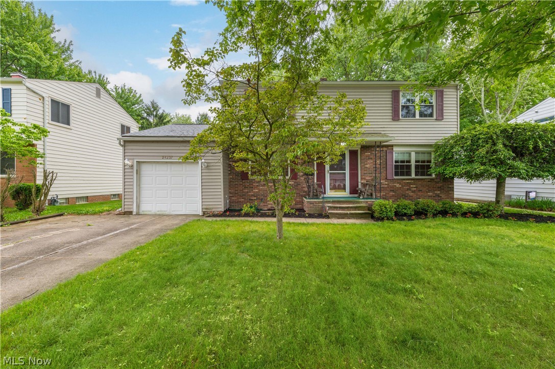 24237 Woodmere Drive North Olmsted OH 44070