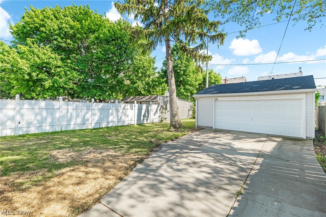 10421 Linnet Avenue Cleveland OH 44111