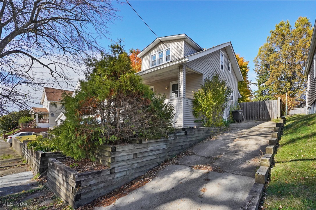 29 E Dartmore Avenue Akron OH 44301