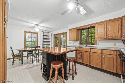 10175 Johnson Road North Benton OH 44449
