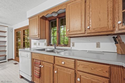 10175 Johnson Road North Benton OH 44449