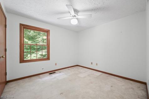10175 Johnson Road North Benton OH 44449