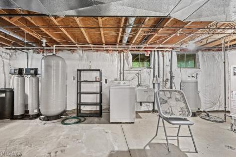 10175 Johnson Road North Benton OH 44449