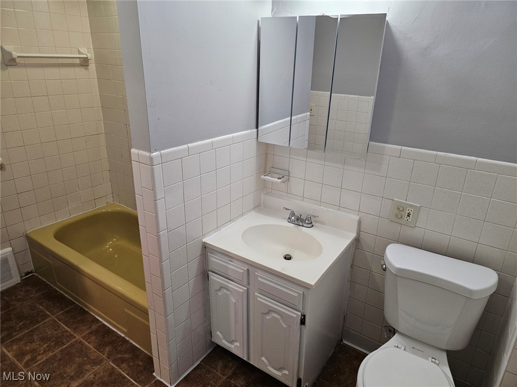 1098 Big Falls Avenue Akron OH 44310