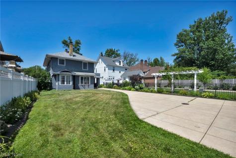 17435 Lake Avenue Lakewood OH 44107