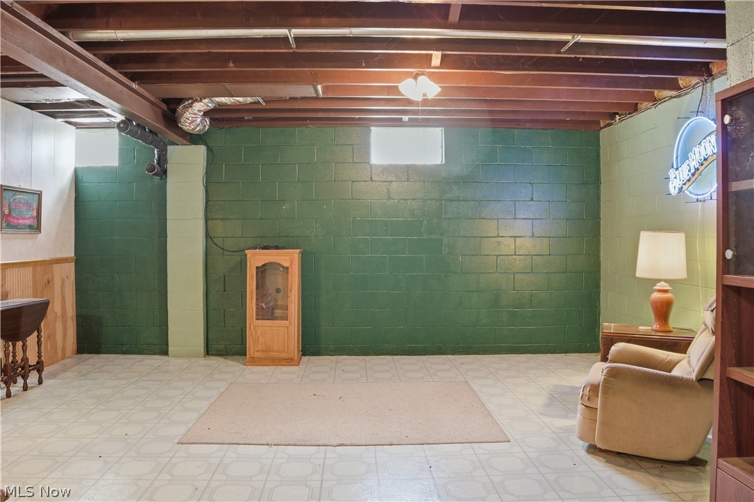48266 Dyke Road Negley OH 44441