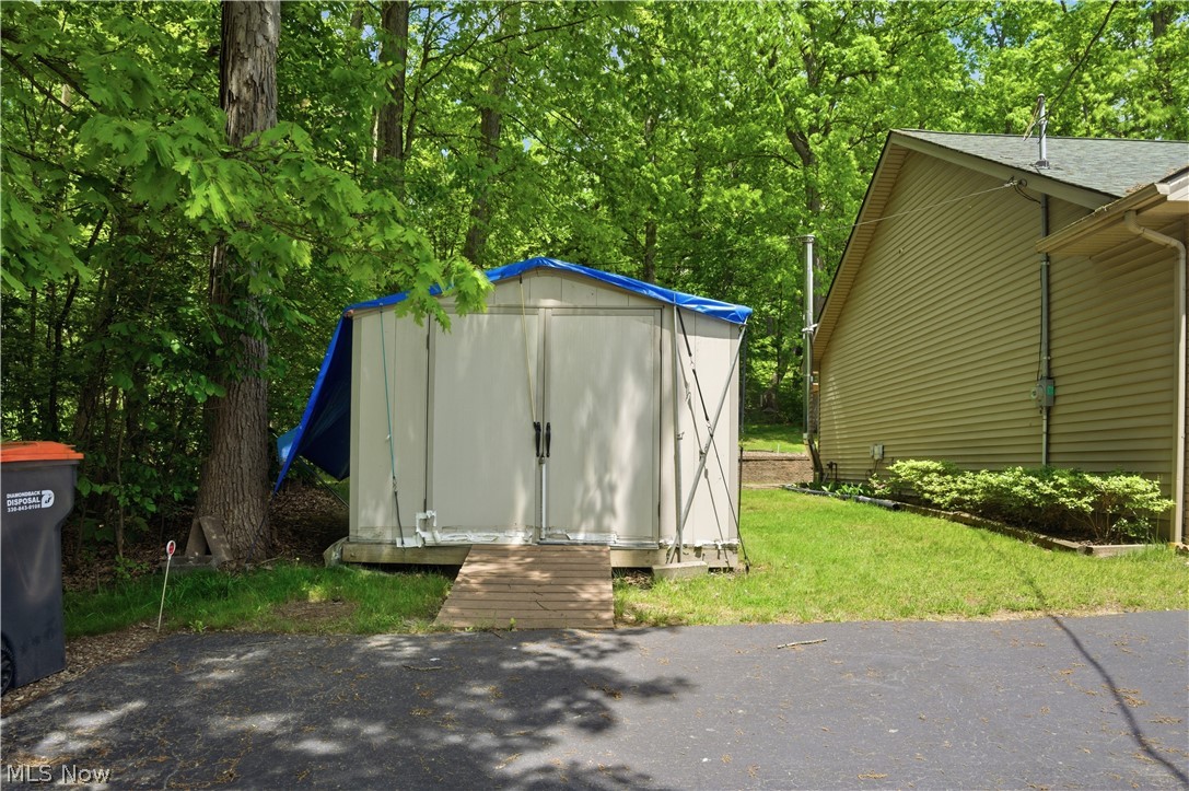 48266 Dyke Road Negley OH 44441