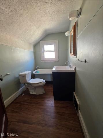 906 Silvercrest Avenue Akron OH 44314