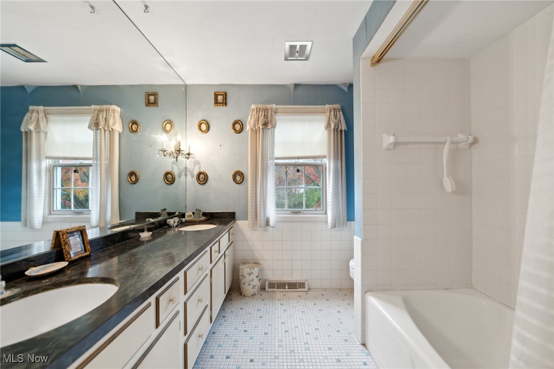 1355 Prince Charles Avenue Westlake OH 44145