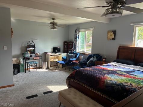 7270 Glenn Oval Drive Parma OH 44130