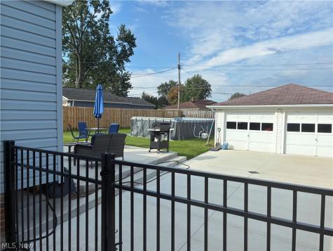 7270 Glenn Oval Drive Parma OH 44130