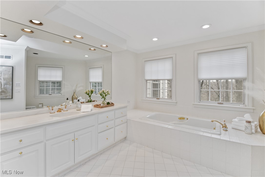 3452 Roundwood Road Hunting Valley OH 44022