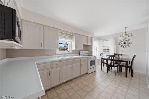 8885 Louisville Street Louisville OH 44641