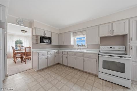 8885 Louisville Street Louisville OH 44641