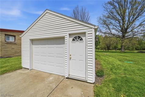 8885 Louisville Street Louisville OH 44641