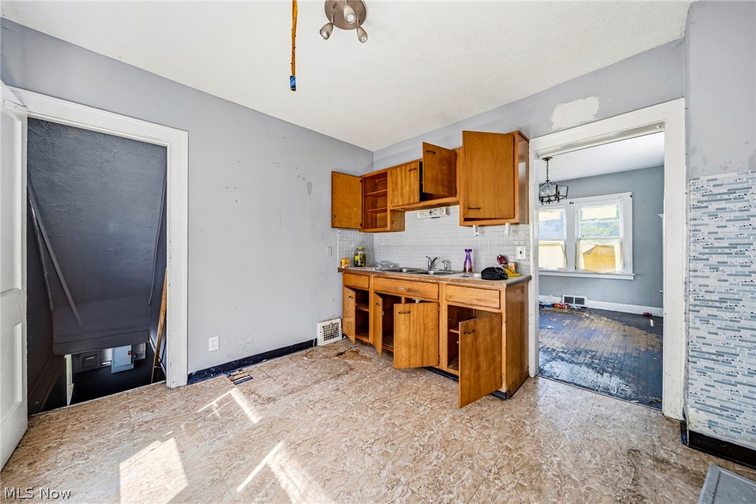 1735 Clarkstone Road Cleveland OH 44112