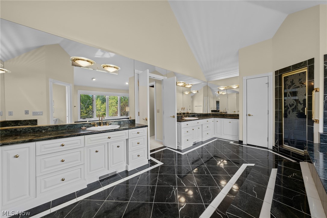 40 Fairway Trail Moreland Hills OH 44022