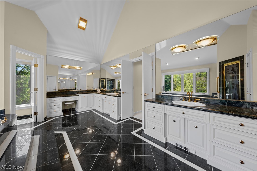 40 Fairway Trail Moreland Hills OH 44022