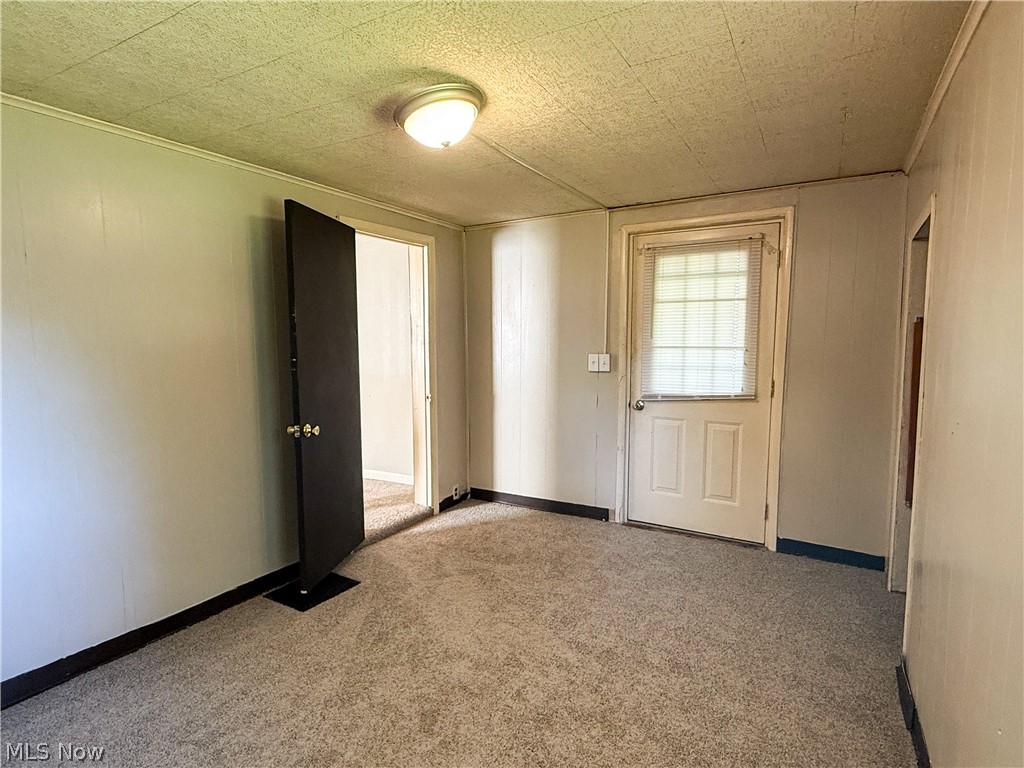 583 E 1st Street Uhrichsville OH 44683