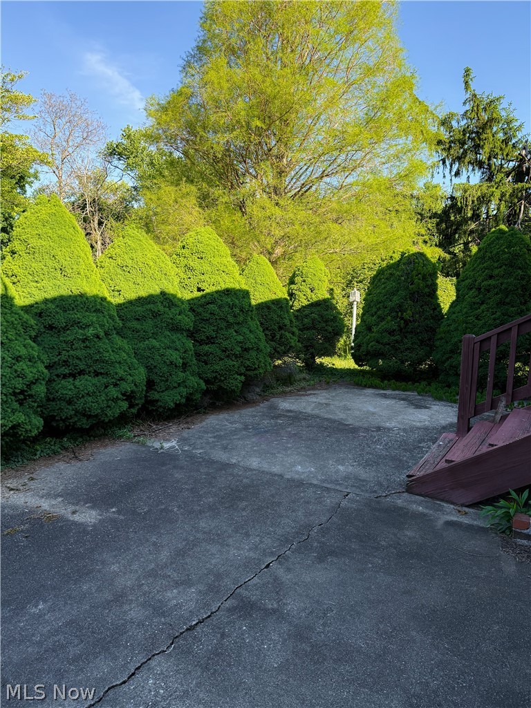583 E 1st Street Uhrichsville OH 44683