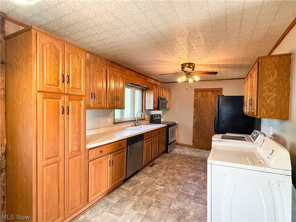 583 E 1st Street Uhrichsville OH 44683
