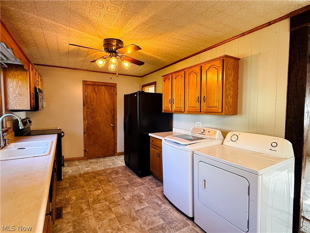583 E 1st Street Uhrichsville OH 44683