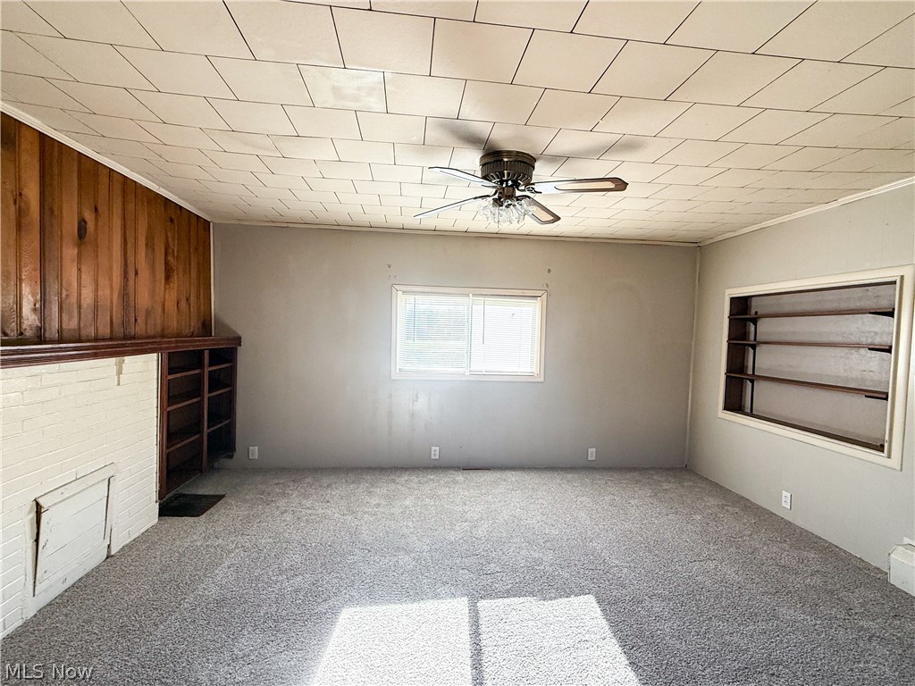 583 E 1st Street Uhrichsville OH 44683