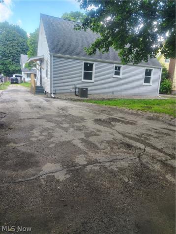 21 Fernwood Avenue Youngstown OH 44509