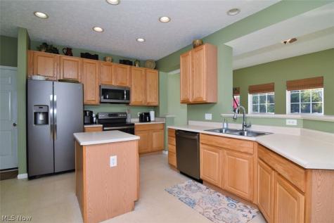 2752 Pinegate Drive Norton OH 44203