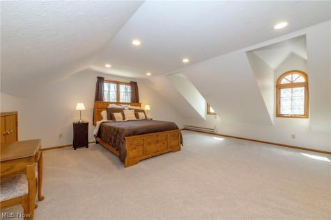 8481 Timber Trail Brecksville OH 44141