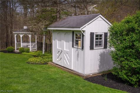 8481 Timber Trail Brecksville OH 44141