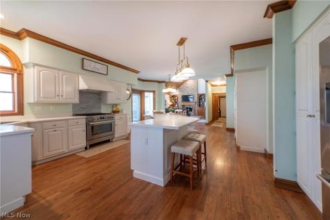 8481 Timber Trail Brecksville OH 44141