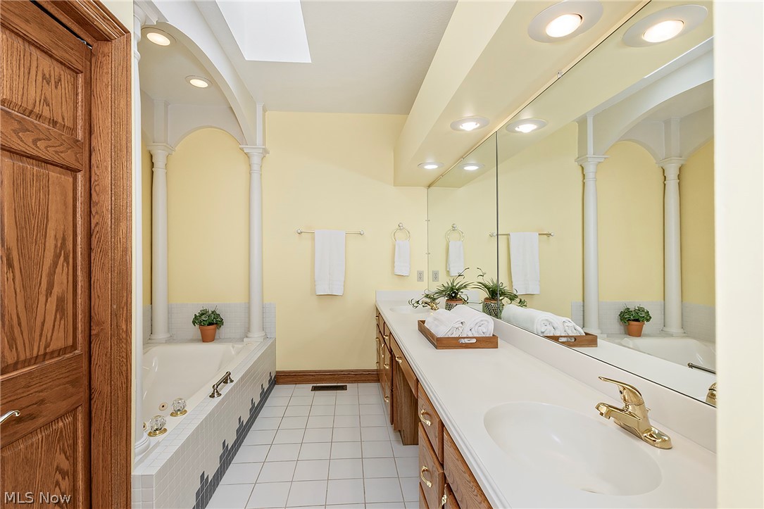 2002 Fox Trace Trail Cuyahoga Falls OH 44223