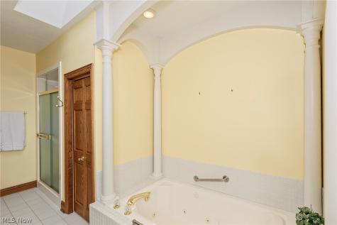 2002 Fox Trace Trail Cuyahoga Falls OH 44223