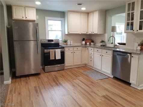 4114 Buchtel Avenue NE Louisville OH 44641