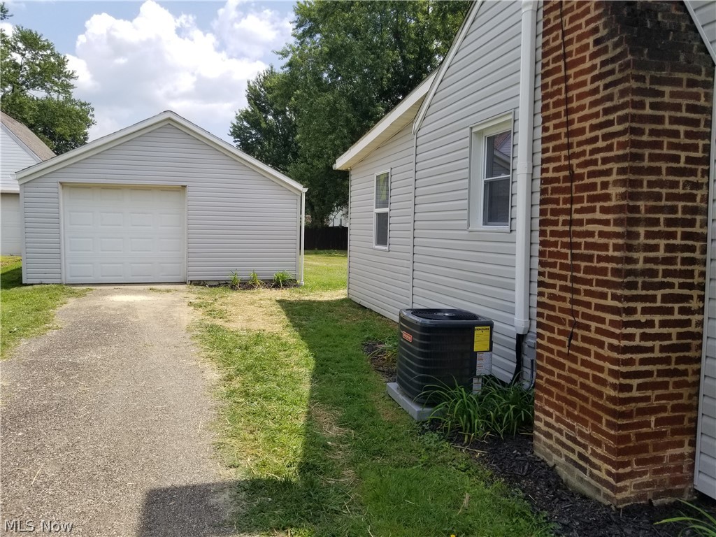 4114 Buchtel Avenue NE Louisville OH 44641