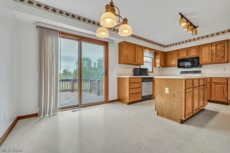 73 Lakecrest Boulevard Hinckley OH 44233