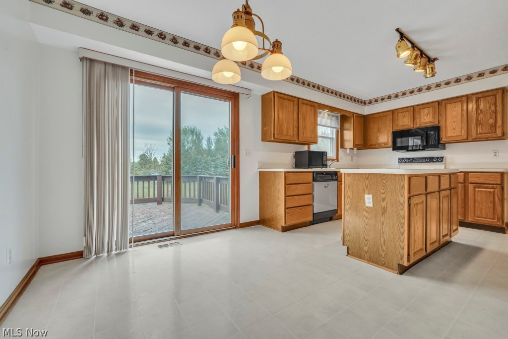 73 Lakecrest Boulevard Hinckley OH 44233