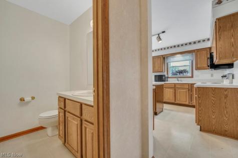 73 Lakecrest Boulevard Hinckley OH 44233
