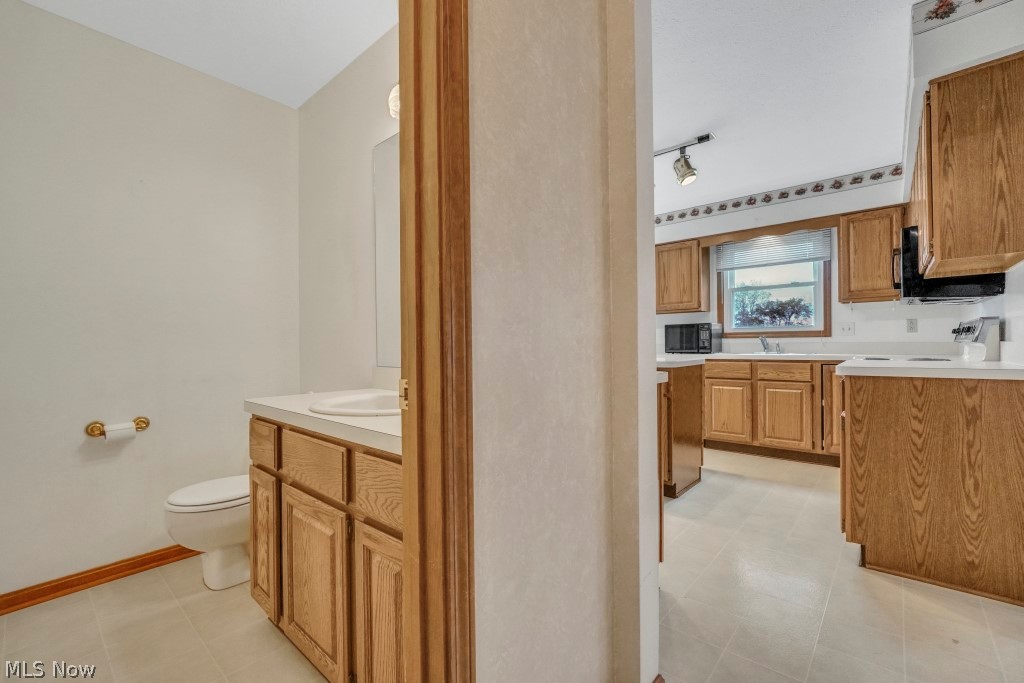 73 Lakecrest Boulevard Hinckley OH 44233