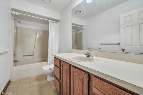 73 Lakecrest Boulevard Hinckley OH 44233